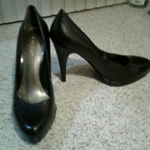 Black leather pumps!👠